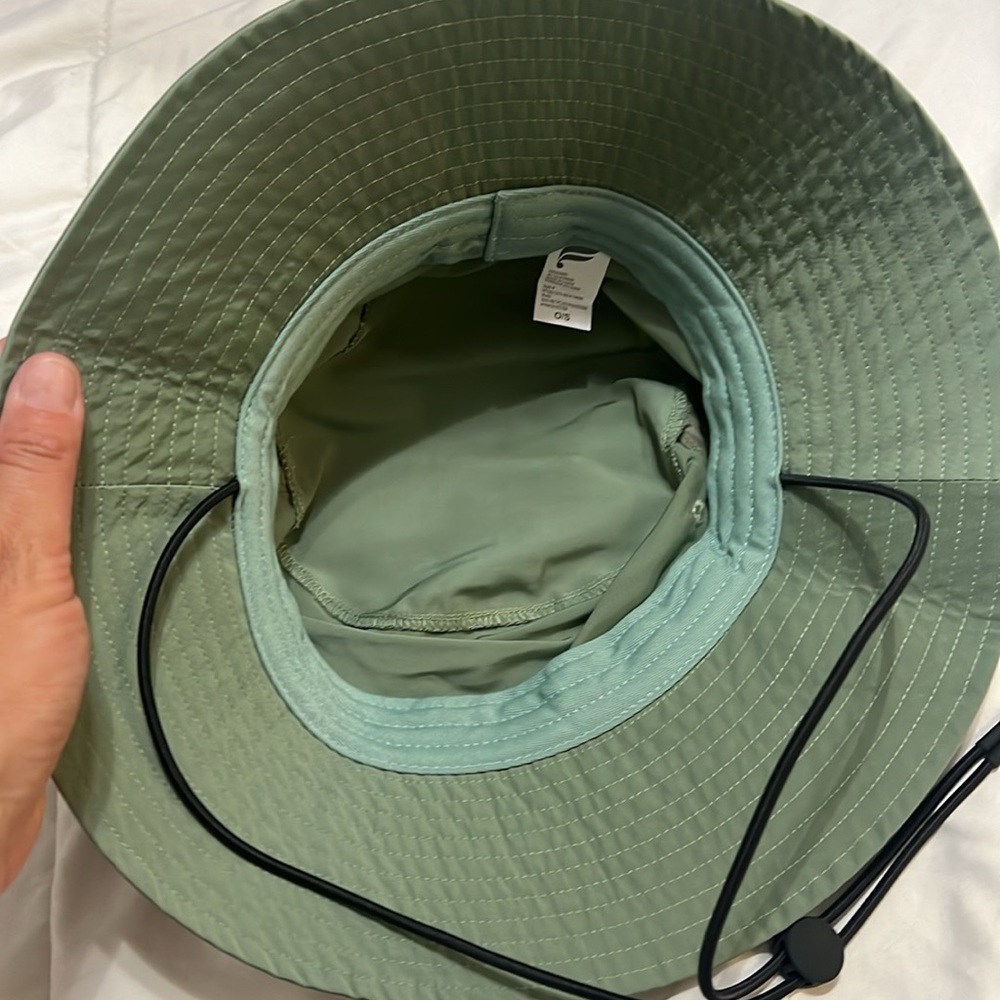 Fabletics Hat and Slides bundle NEW - Picture 10 of 11